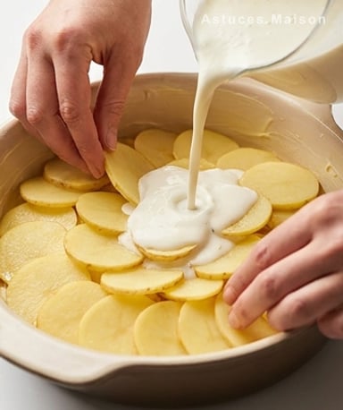 Des pommes de terre coupées fin, la clé du succès
